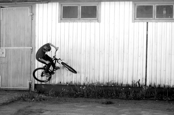 wallride. Foto: Markus Larsson. Åkare: Simon Persson (jag).