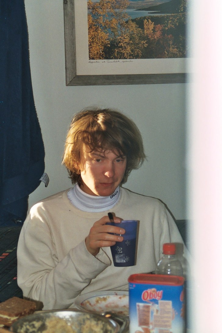 kille som hjälper till o göra whistler osäkert . Foto: Erik Fors.