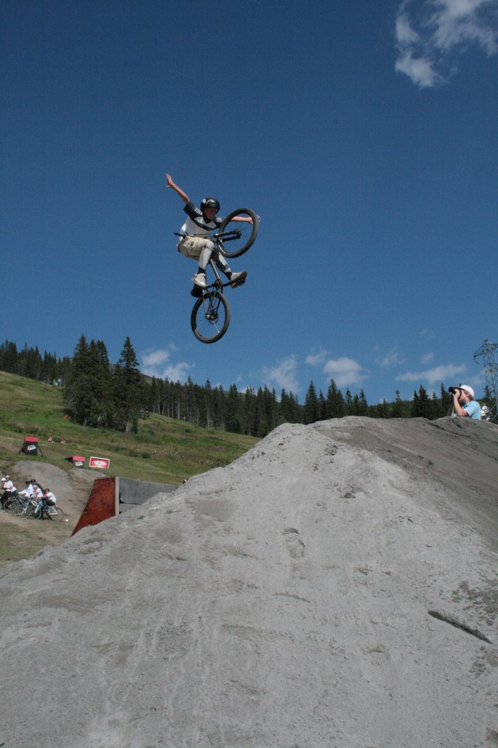 tuck no hander. Foto: Emil Thelander. Åkare: Anton Thelander (jag).