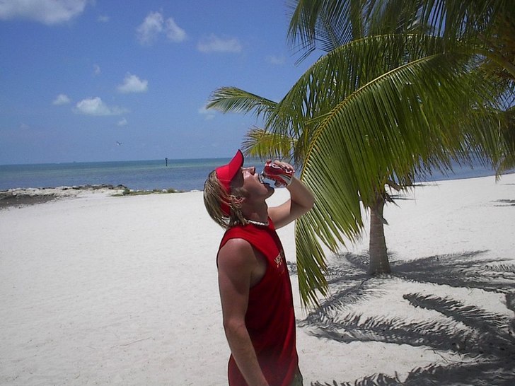 Krusade tunt på hyrda mopeder och provade strandl. Foto: Johan Tunberg.