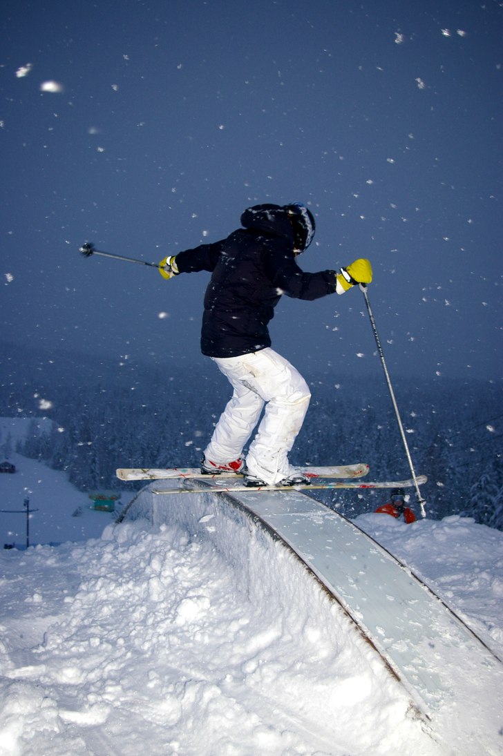 lisa åker
tom fotar :)

(akta armarna..). Foto: tom stål. Åkare: liiisa.