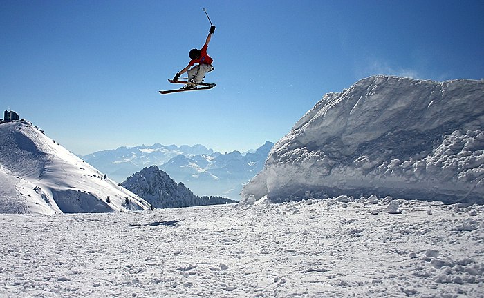 180 nose i leyzin, Schweiz. Foto: Laurent Novac. Åkare: Eric Ahnebrink.
