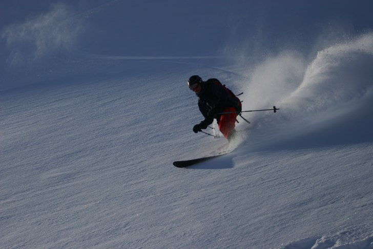 I en dal som ligger tvärs över fjorden från lyg. Foto: Christer  T Harnesk. Åkare: Andreas Dybdesland.