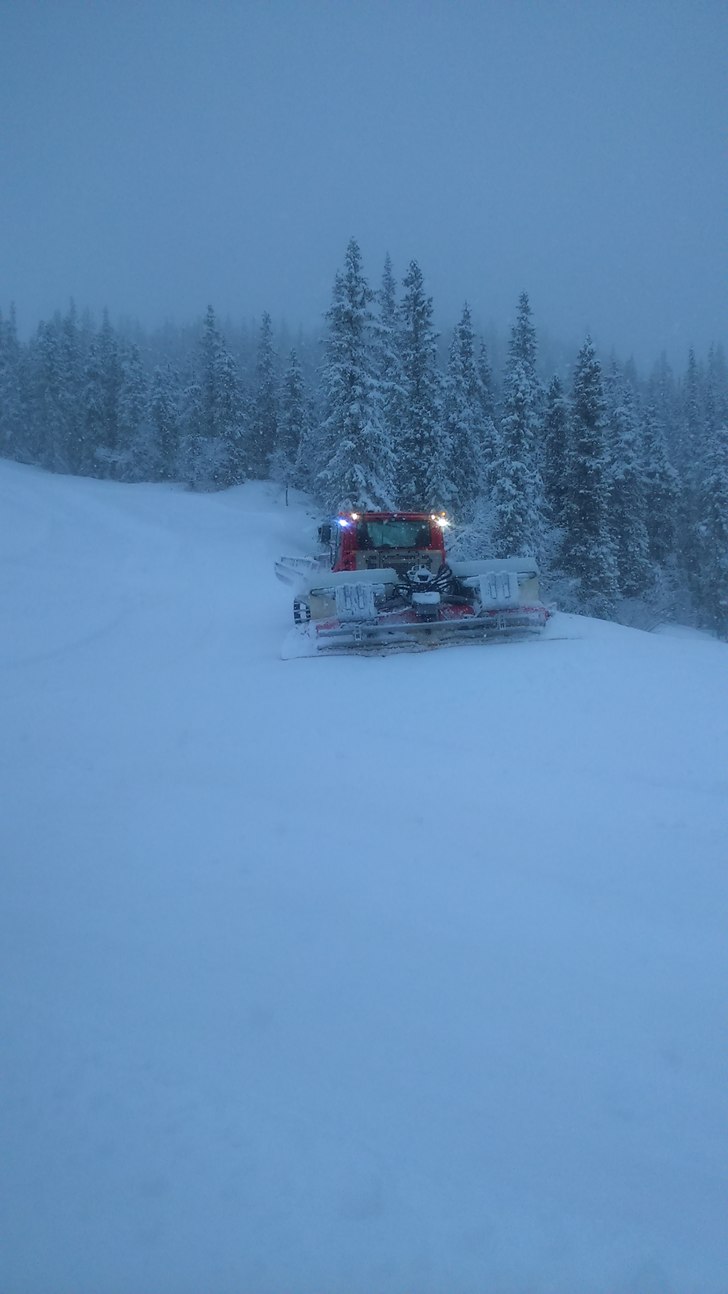25 cm foreløpig....
Det LAVER ned, 25 centimeter .