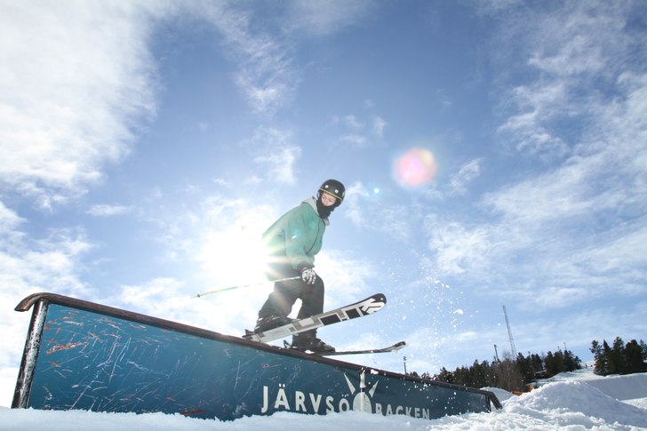 Riktigt go`handrail sesh!. Foto: Petter Levin. Åkare: Anton Lind.