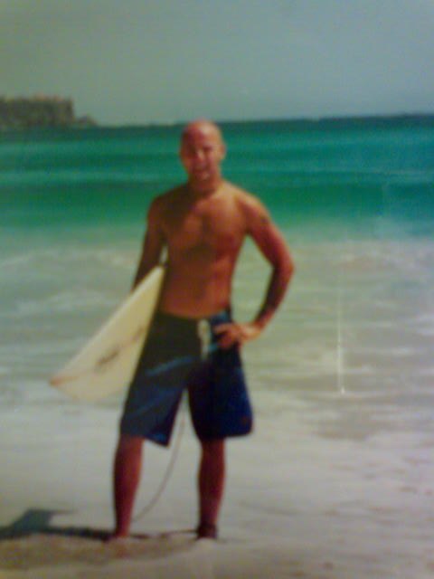 grymma vågor. Foto: kalle nordenberg. Åkare: krille wes.