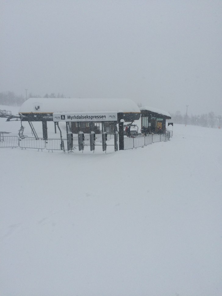 Det snør!
Komt ca 22 cm nysnø kl. 09.00 og det s.