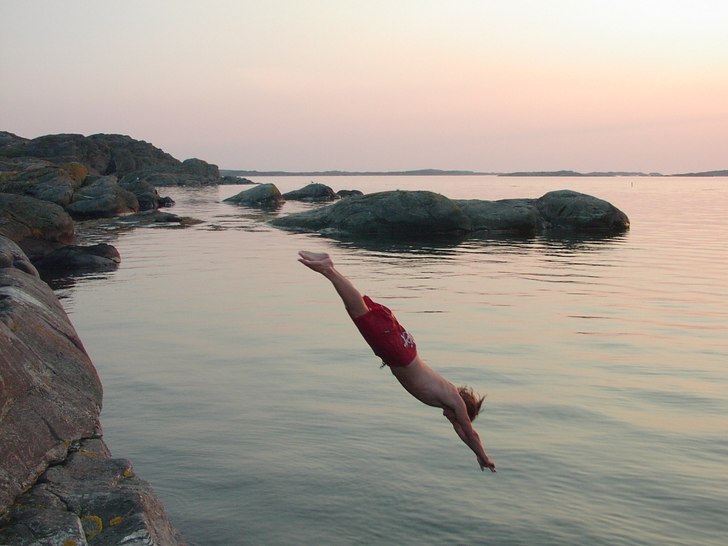 Skön liten dykklippa.. Foto: Janne Malmborg. Åkare: Ville berg-Malmborg.
