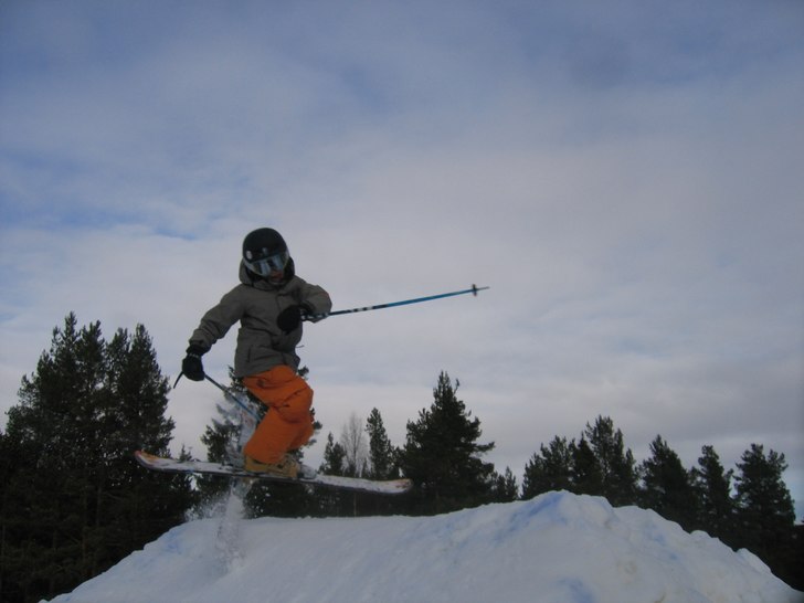kolla på skidan.. Foto: Johan Koistinen. Åkare: Måns Bertz Wågström.