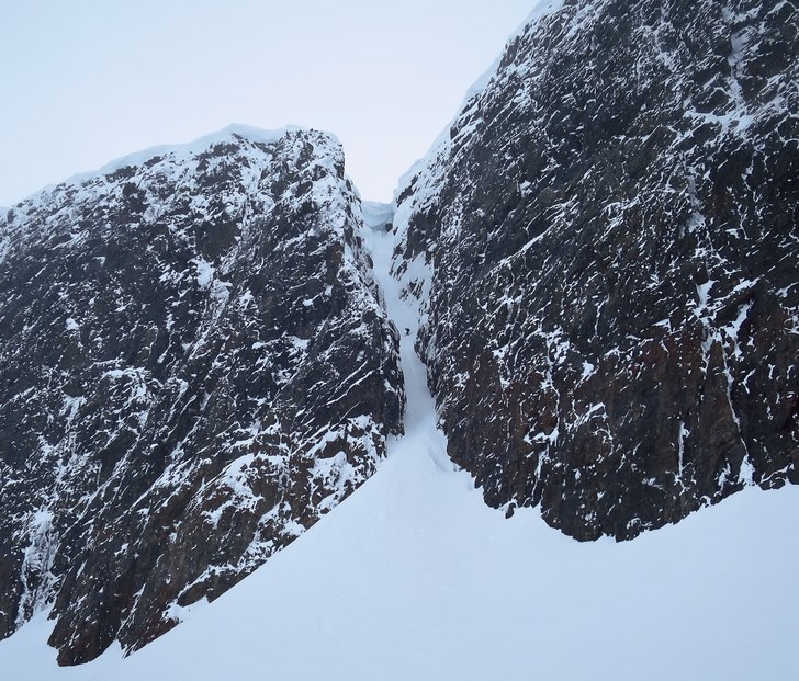 Skidåkare provar lyckan i Ellas Fall.. Foto: Mattias Skantz.