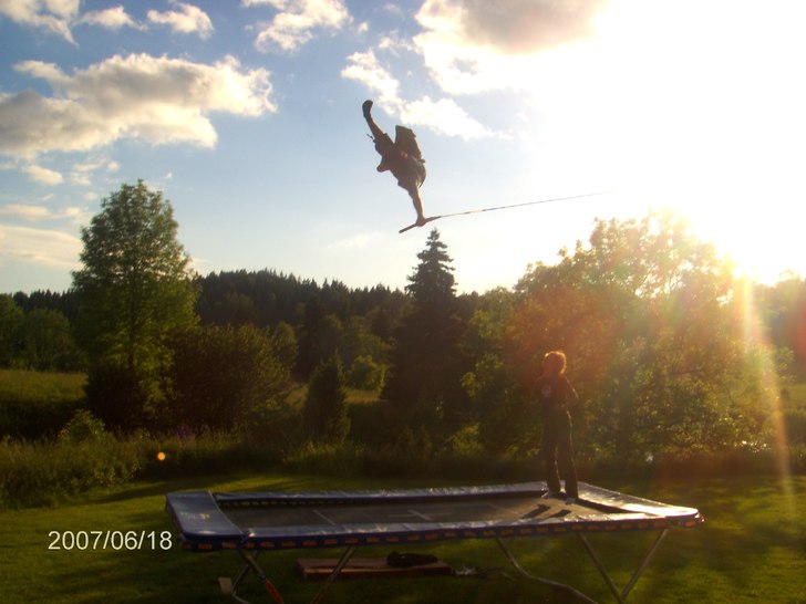 vi gör jump session hemma . Foto: jeremia hoppe. Åkare: mattias  hoppe.