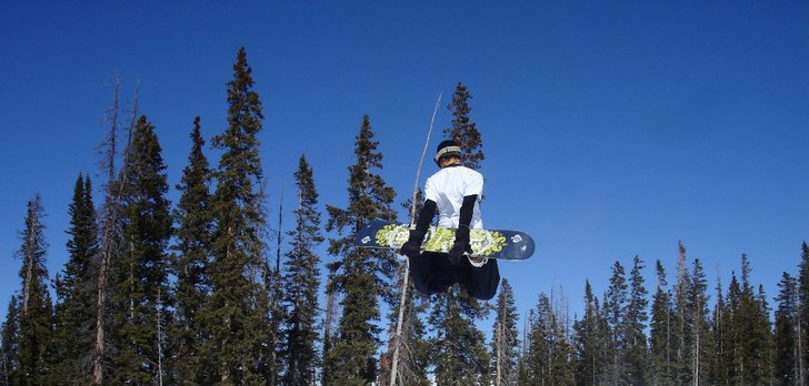 double suitcase grab!. Foto: Lewis Clark. Åkare: Magnus Larsson.