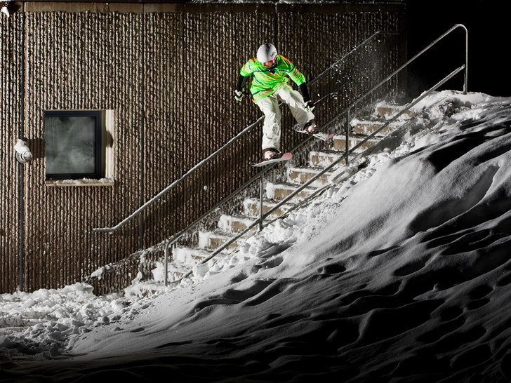 Bestämde oss för att köra ett down räcke sent . Foto: Lucas Nilsson. Åkare: Elias Henderson.