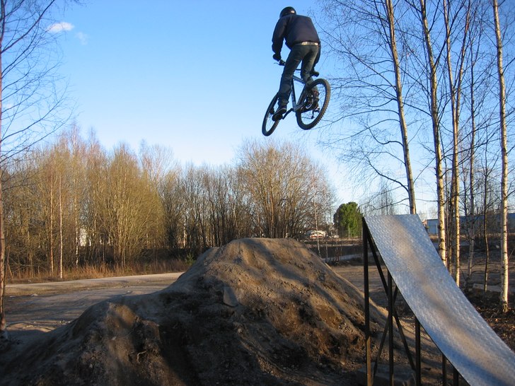 rusta dirtens ramp. Foto: Markus. Åkare: Emil.