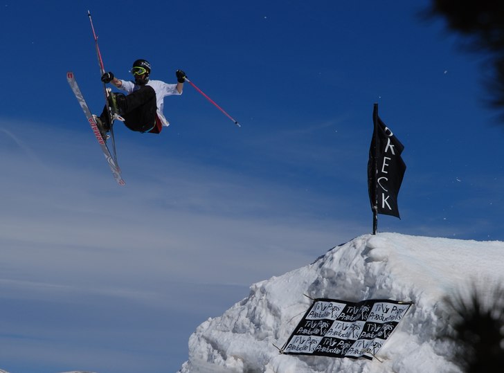 corkar en 7:a och freddan skjuter av denna frame!. Foto: Fredrik sävenberg, Tiny Penis Productions. Åkare: Pär Hansson.