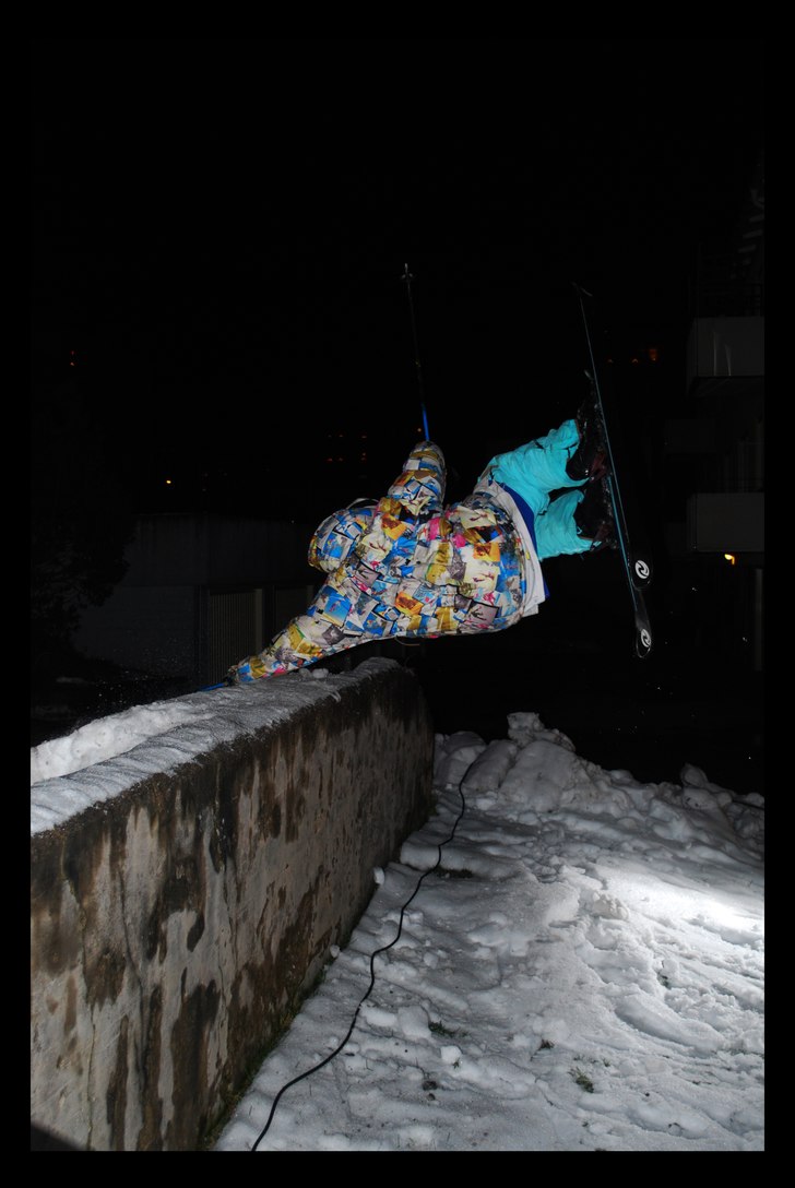 Byggde en kick mot en mur och ställde ett elkraft. Foto: Jon Akselsson. Åkare: Eric!!!!!.