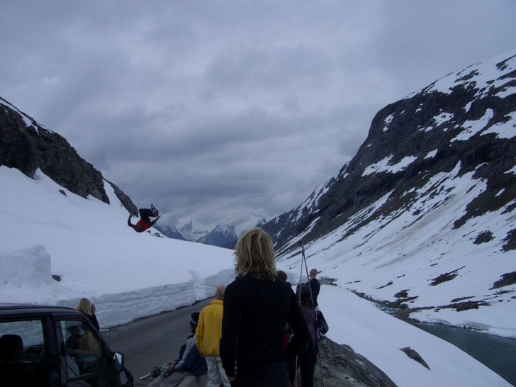Bakåtvolt. Foto: Robert Hortlund. Åkare: Magnus Ollas.