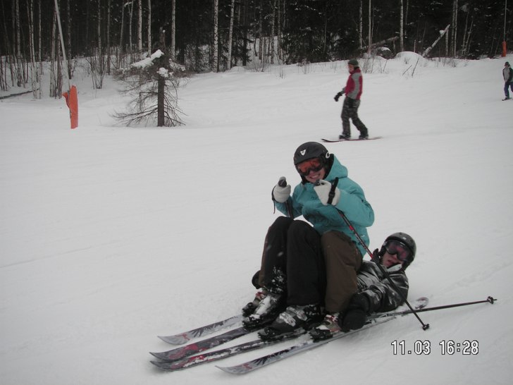 hmpf, ja vet inte riktigt vad dom gör, men det sk. Foto: eleonor hjärtmyr. Åkare: oskar eklind och adam pärsson.