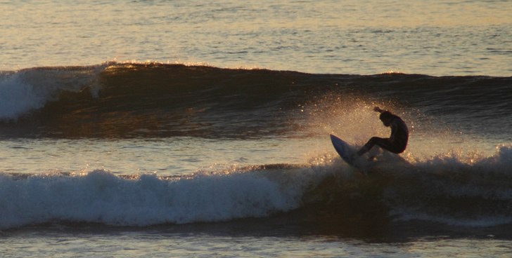 En av Europas bästa surfspots. Irländska västku. Foto: Johan Berglund. Åkare: okänd.