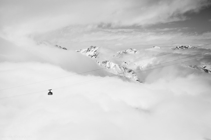 Från ovan molnen på Valluga top. Valluga Bahn I . Foto: Hanna Söderquist.