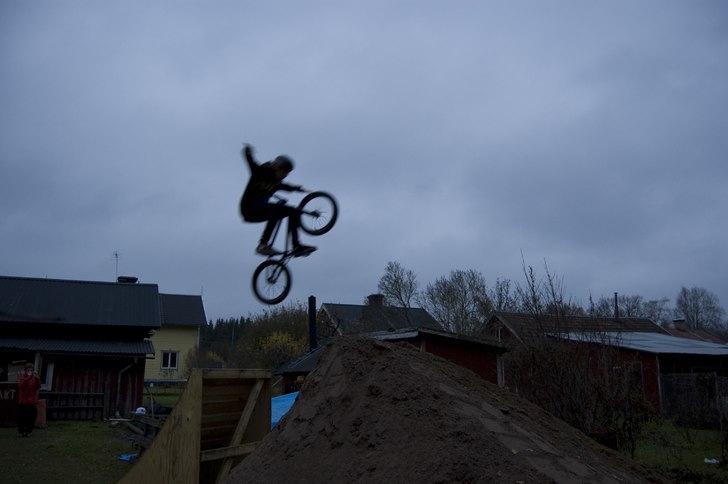 första gången ja kör min nybyggda ramp, (Tuck n. Foto: karl mattsson. Åkare: JohnEricsson.