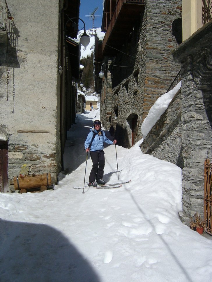 en topptur som avslutas på gatorna i en italiensk. Foto: cecilia swensson. Åkare: frida hamrén.