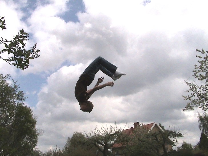backflip. Foto: calle T. Åkare: henke T.