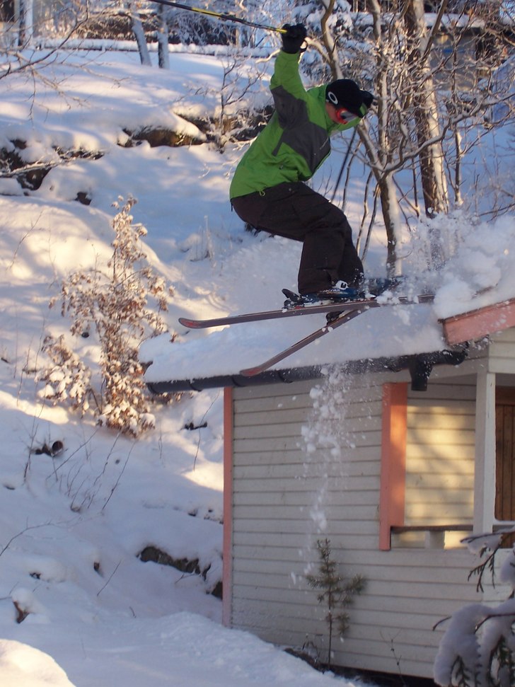 lekstugan på baksidan =). Foto: Lars Bäckström. Åkare: Joakim Mårtensson.