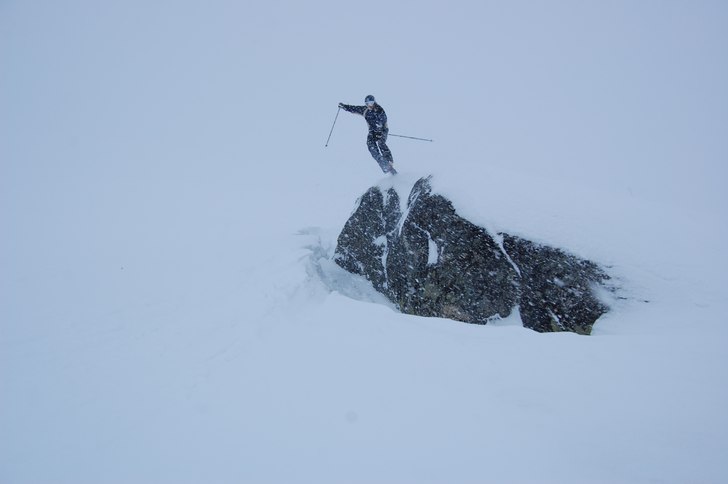 Snöigt, men härlig åkning. Foto: Ylva Johansson. Åkare: Tomas Blomberg.