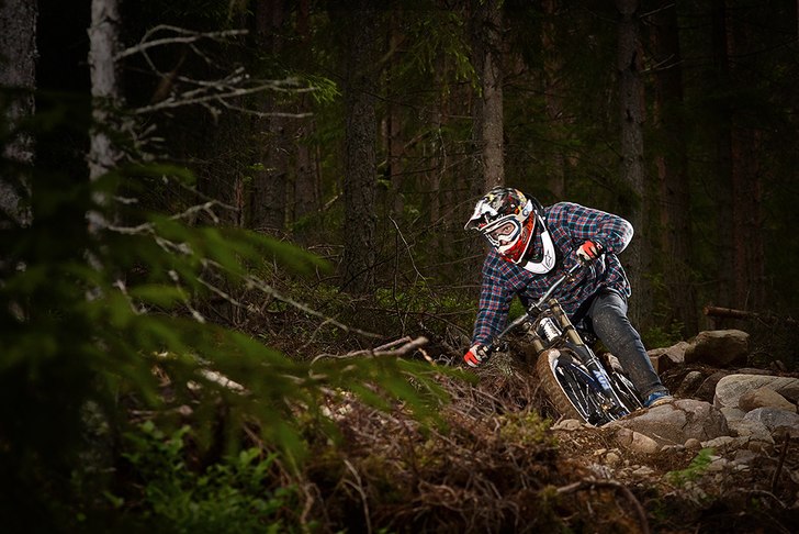 Fick låna Thomas Lundmans blixtar.

http://www.. Foto: Emrik Jansson. Åkare: Philip Lundman.