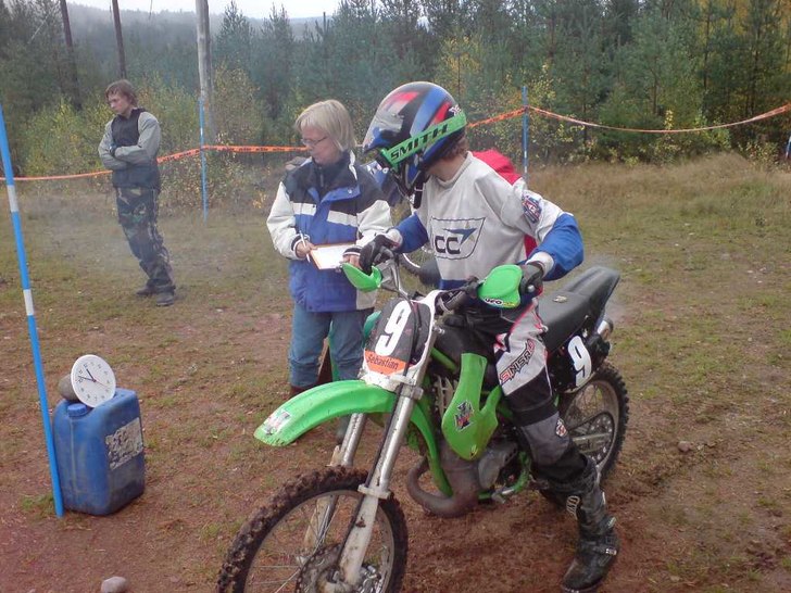 jag i en enduro start. Foto: tror det är farsan. Åkare: jag.