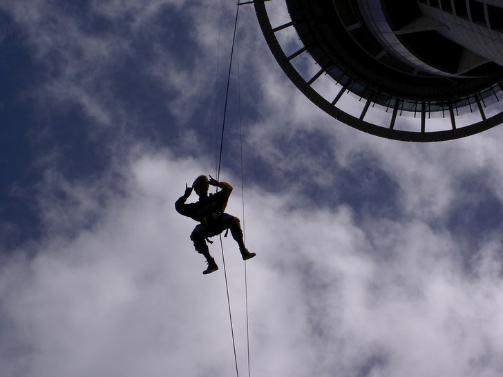skydive från tornet "sky-tower " (192m). Foto: L-W. Åkare: M-W.