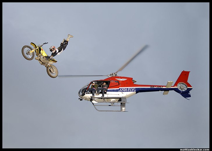 Under inspelningen av freestyle motocross filmen R. Foto: Mattias Klockar. Åkare: Daniel Bodin.