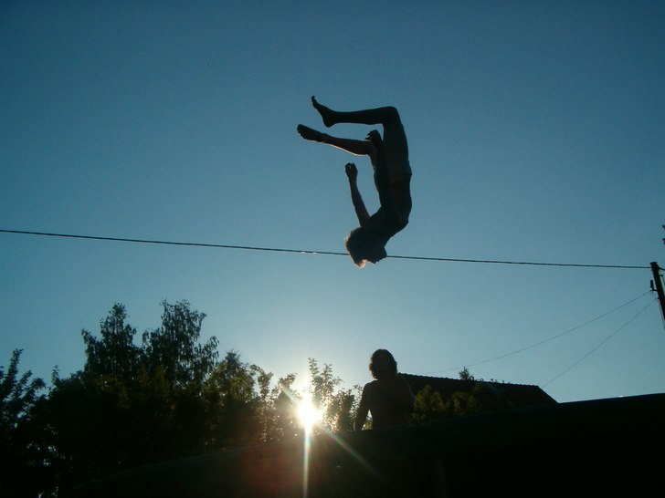 ganska hög backflip. Foto: björn daniels. Åkare: julius aspman.