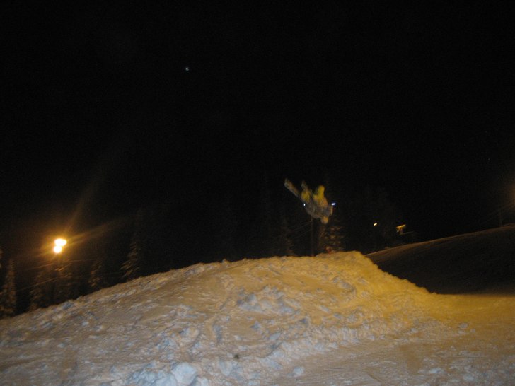 Jag gör en backflip:). Foto: Melwin Reuterwall. Åkare: Anton Olén.