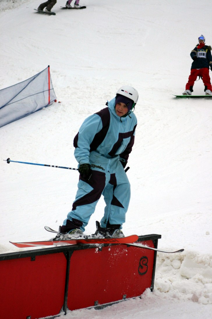 jag var med på Romon railjam i sunnertsa backen :. Foto: Niclas Rhodin. Åkare: Adam Forsberg.