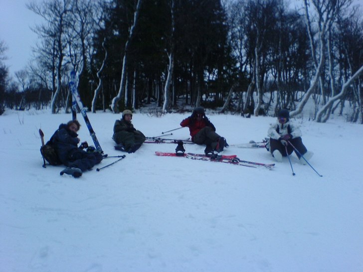 alla utom jag chillar sönder, som vanligt. Foto: jag. Åkare: från vänster: david, ille, anton och martin.