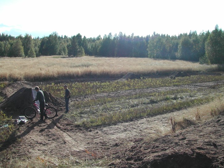 en del av våran nybyggda dirt bana.. Foto: arvid  (jag).