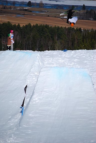 Misty 9 under järvsö big air. Foto: Jonas Zeidlitz. Åkare: Jag.
