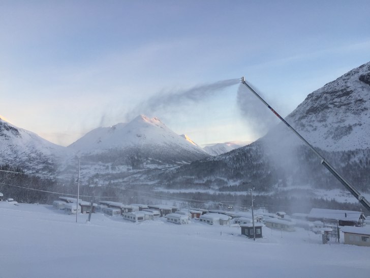 Påfyll
Vi fyller på med litt snø på toppen av .