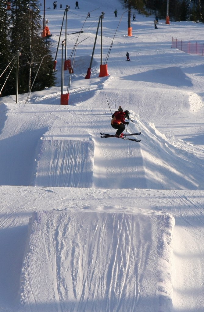 Elias ställer ned en 180 med sina lösa hälar.. Foto: Johan Söderlund. Åkare: Elias Högberg.