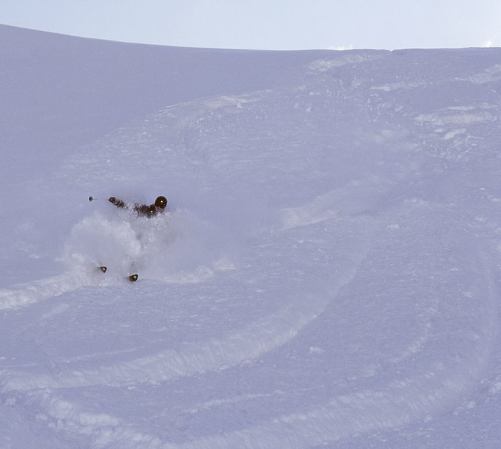 Snön var grymt fluffig då det var kallt när sn�. Foto: Stefan Lindgren. Åkare: Östen Lindgren.