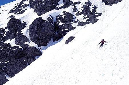 Säsongsavslutning för HeliSki i Hemavan. En unde. Foto: Sam Hedman. Åkare: Peter Östbergh.