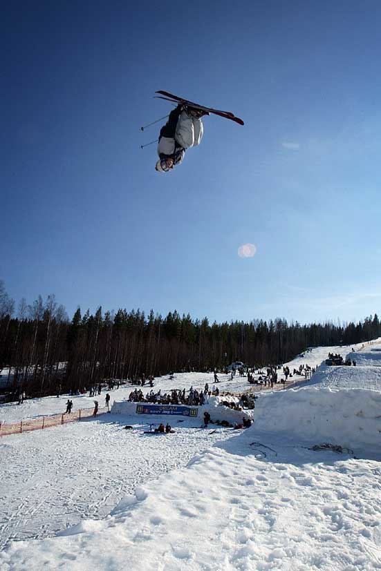 Det bjöds på galna hopp i 
cornen under Royal S. Foto: Tobias Ivarsson. Åkare: okänd.