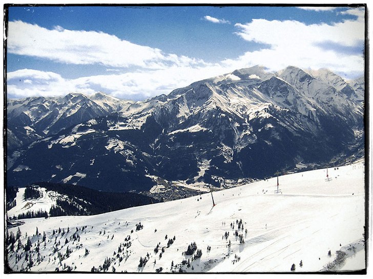 Från mars 2011. Utsikt ner mot Kaprun (byn).. Foto: Seth Pylad.