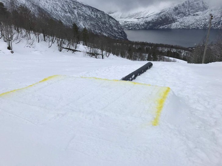 Voksenkveld i bakken
I dag er det voksenkveld i an.