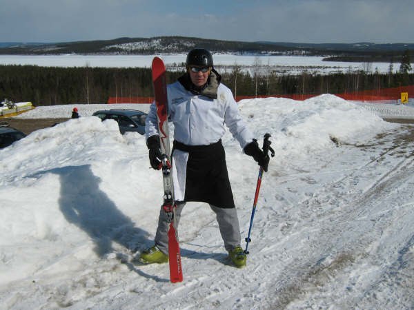 Jobbar som restaurangchef, jobbet slut för dagen,. Foto: Kjell "cyprioten" Jorpes. Åkare: Stefan "smålänningen" Johansson.