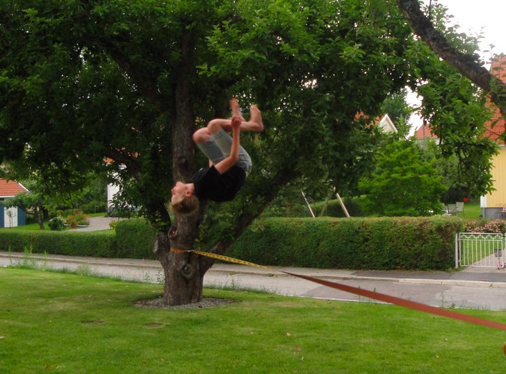 backflip från slackline:). Åkare: Isac Wadsten.