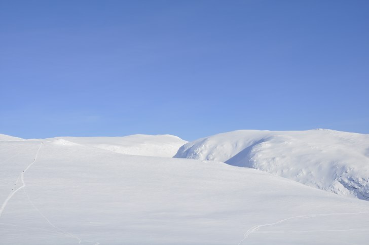 Vägen upp syns tydligt till vänster i bilden.. Foto: Fredrik Corin.