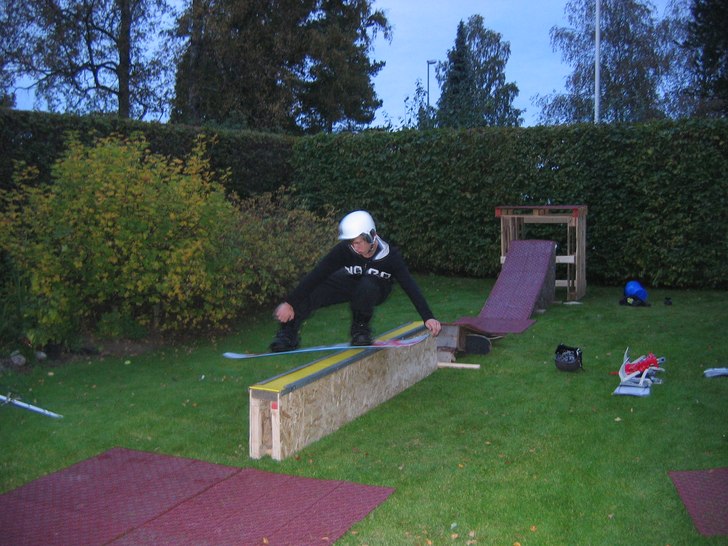 B Yard. Åkare: Moi.